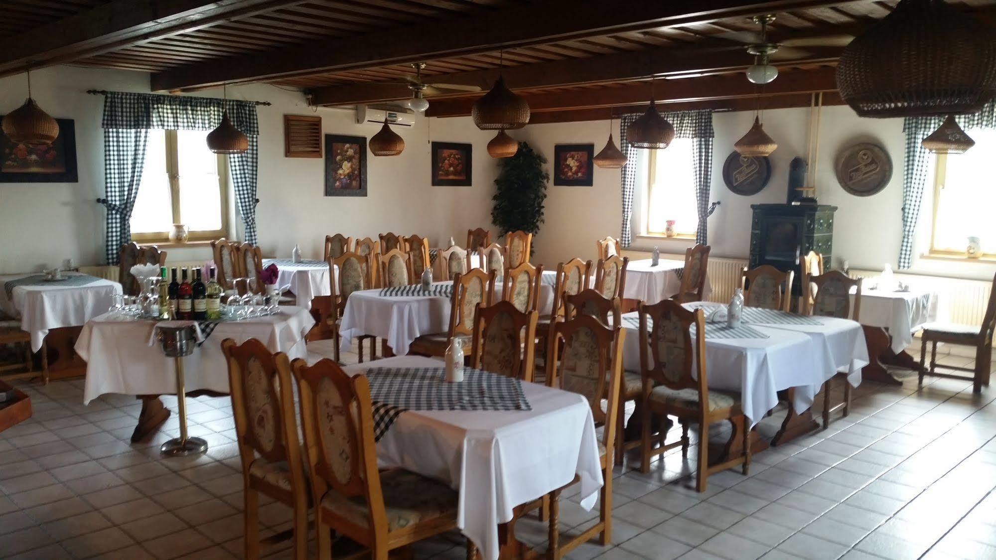 Hotel Carpatia Братислава Экстерьер фото